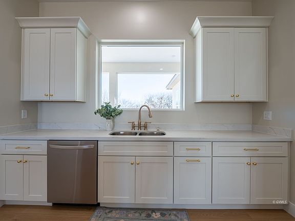 5th image of Holden Rd