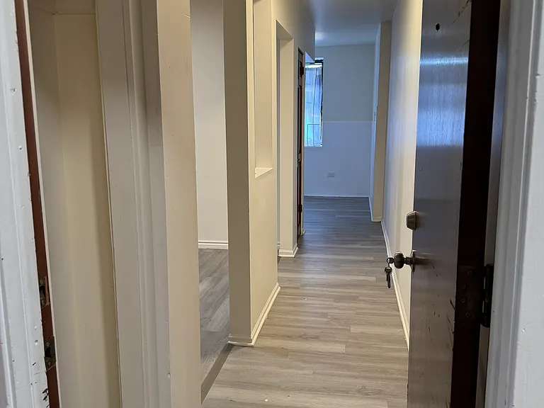 2548 S Homan Ave #108 — Photo 5