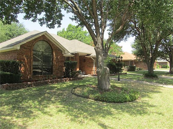 5th image of 3645 Village Green Dr