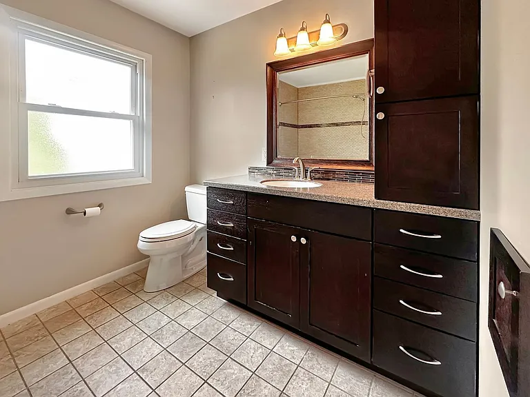 2236 Elmwood Dr SE — Photo 9