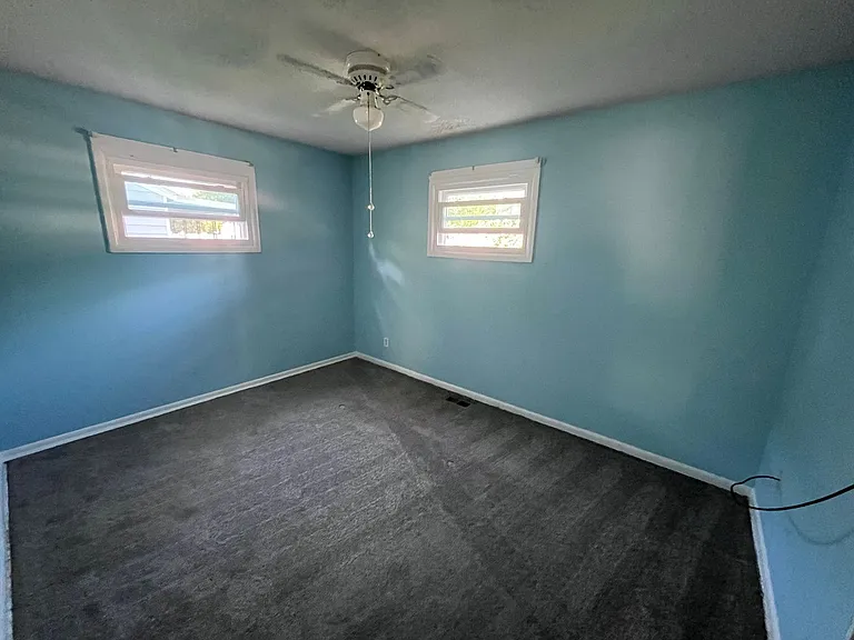 208 S Lamar Ave — Photo 4