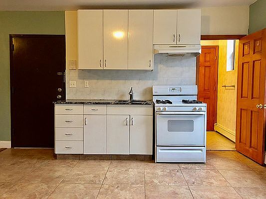 4th image of 76 Manhattan Ave #3