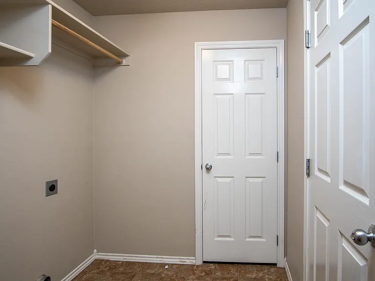 3916 Kirby Cir — Photo 14