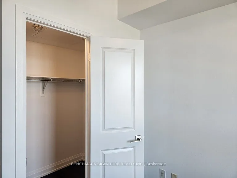 7161 Yonge St #518 — Photo 12
