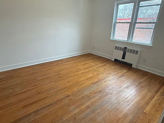 3rd image of 301 W 39th St APT 1