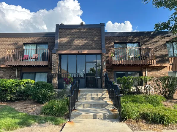 117 Mullingar Ct APT 1C, Schaumburg, IL 60193