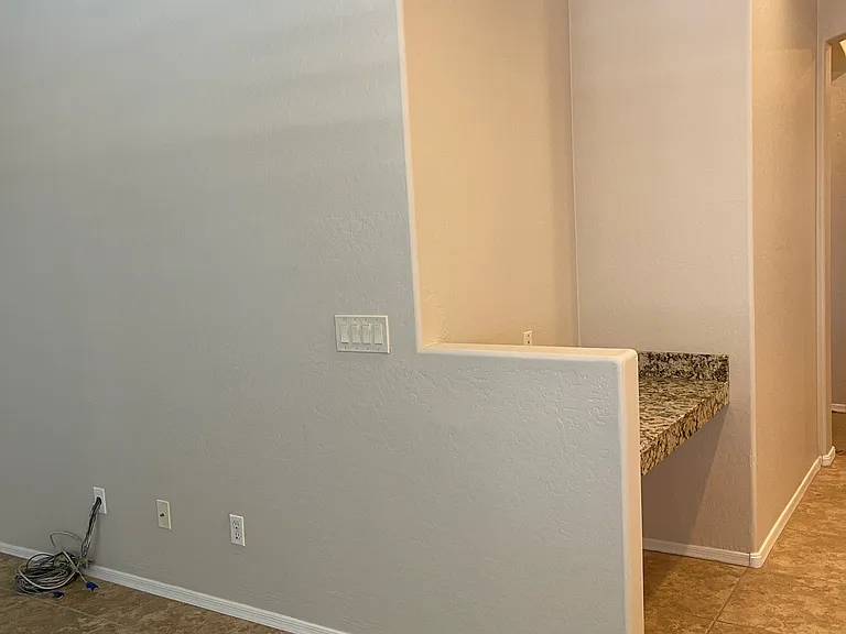 Desk area "behind" family room and across from kitchen