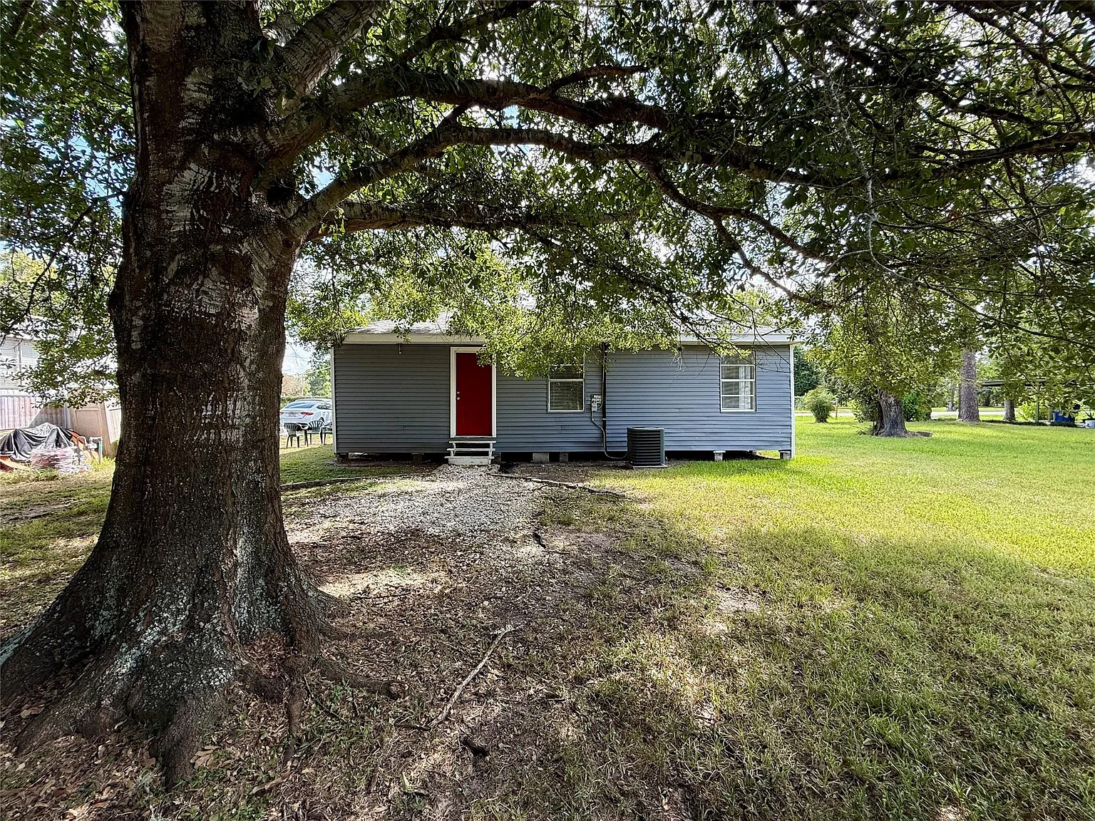 4 bed, 1.0 bath, 1206 sqft, $1,400 — Photo 2