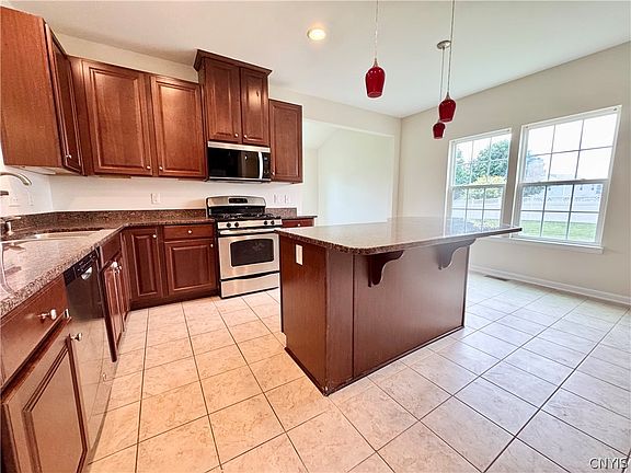 3rd image of 101 Rising Crest Cir