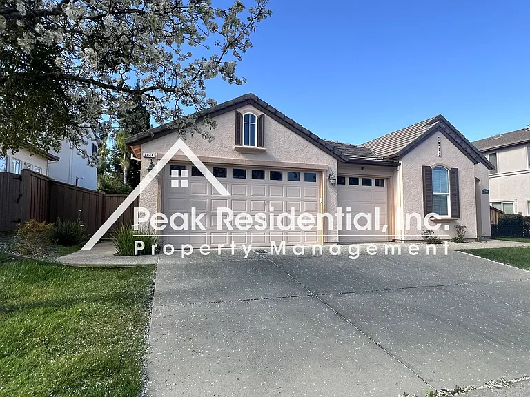 1044 Sandwick Way — Photo 3