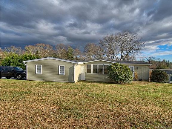 2nd image of 211 Cranbrook Cir