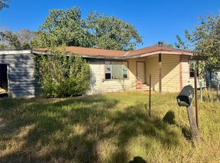 117 Charles St, Cuero, TX 77954