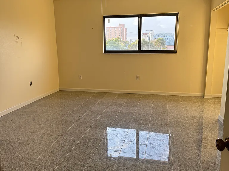 7101 Ridgewood Ave #205 — Photo 8
