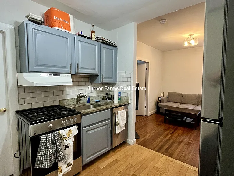 722 E 6th St — Photo 5