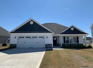 924 Uplands Ln, Jacksonville, NC 28546