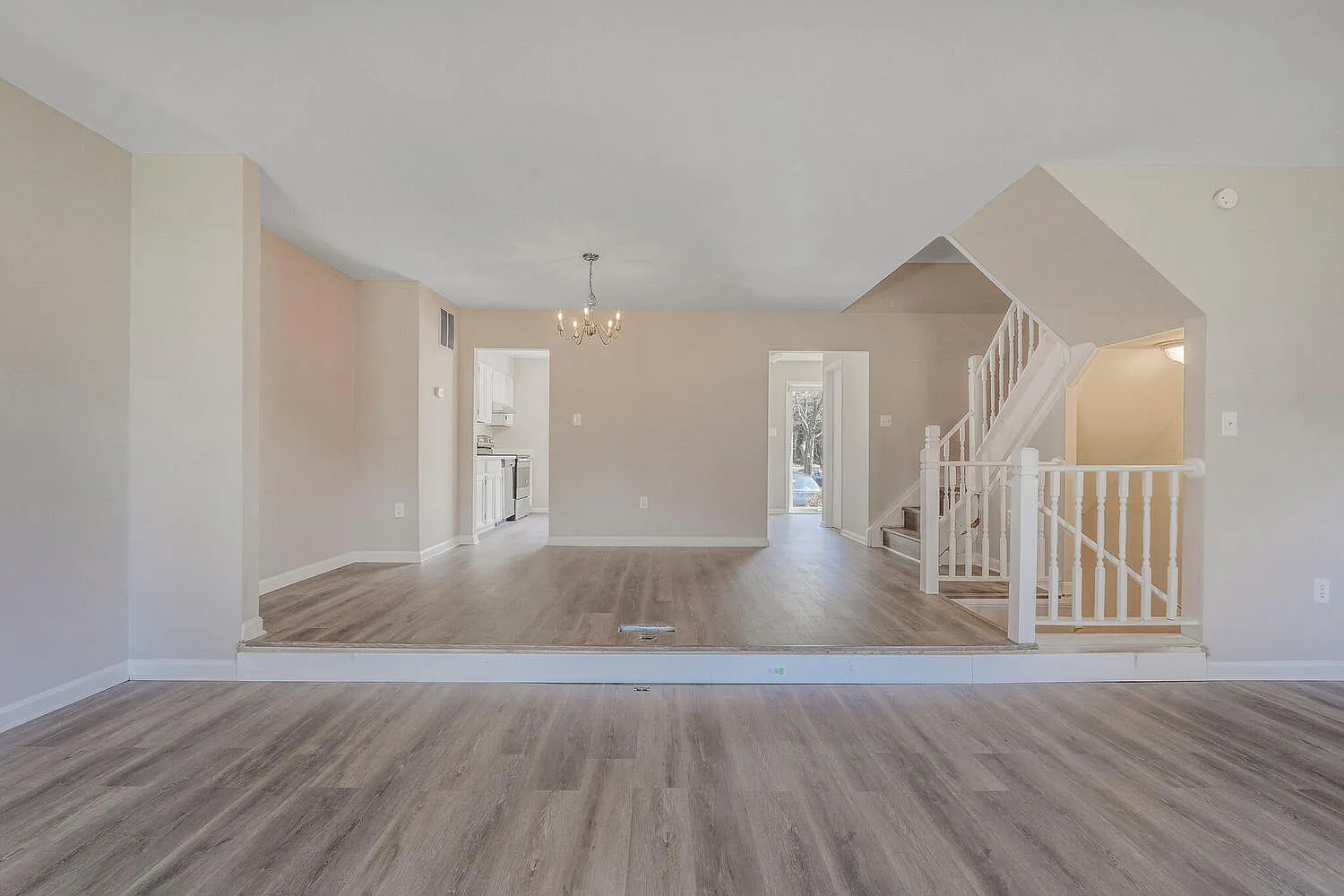 7314 Eggar Woods Ln, Springfield VA 221 — Photo 3