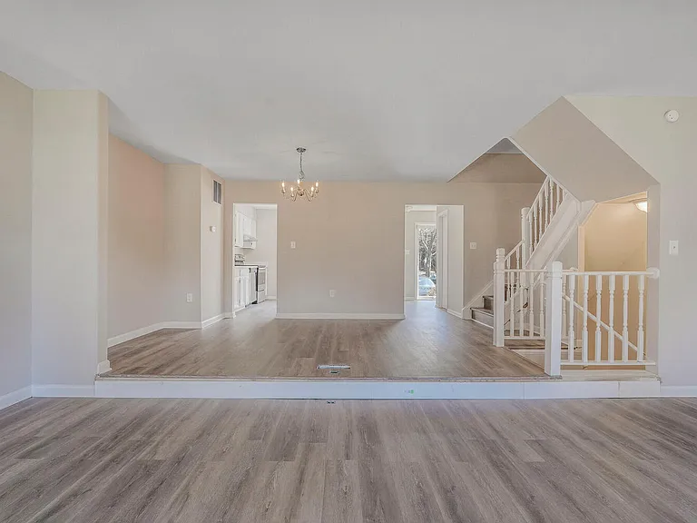 7314 Eggar Woods Ln — Photo 5