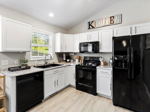 5th image of 150 Sage Ln