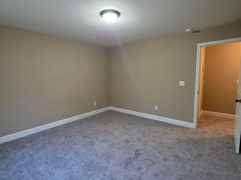 4301 NE 83rd St — Photo 22