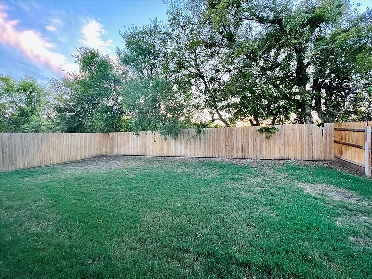 105 Naset Dr — Photo 32
