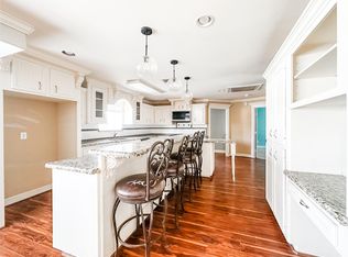 223 W Waverly Ave, Eagle Lake, TX 77434