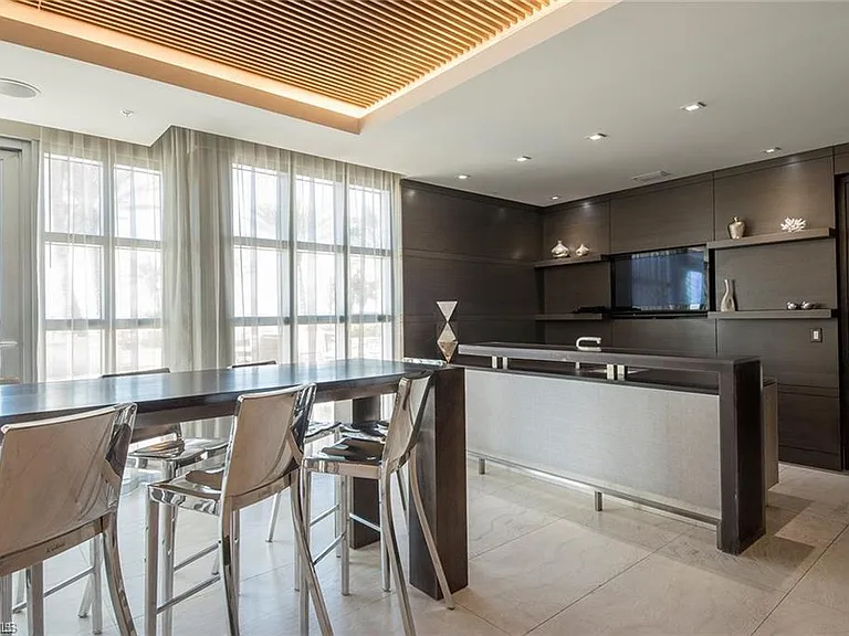 3000 Oasis Grand Blvd #401 — Photo 24