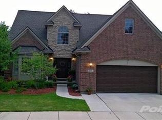 9380 Village Manor Dr, Plymouth, MI 48170