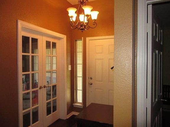 4th image of 1006 Red River Dr