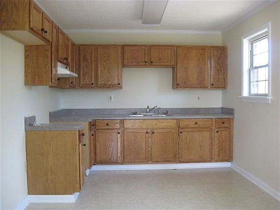 3rd image of 429 Eastwood Cir