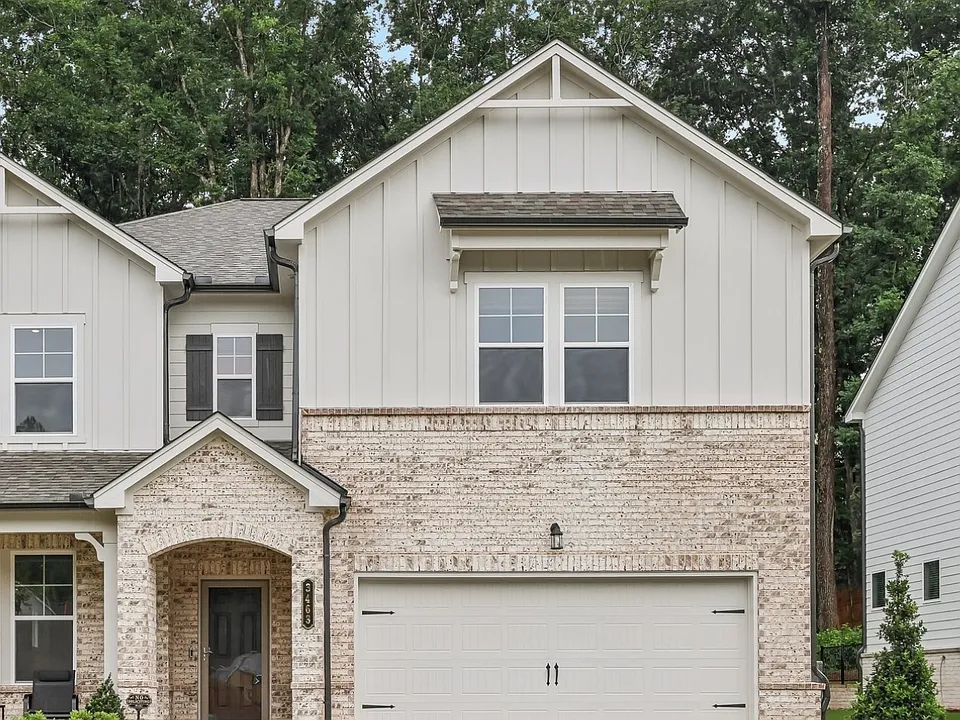 3463 Hillyard Dr