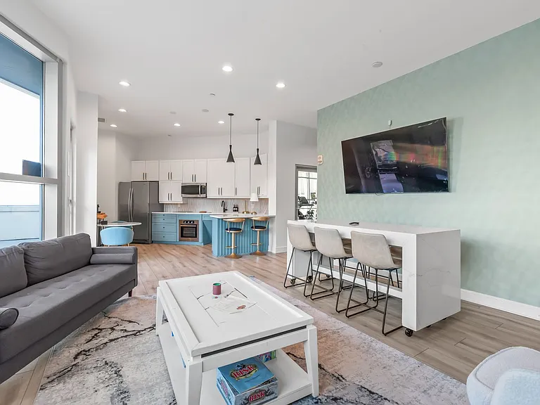 333 W Trade St #2502 — Photo 31