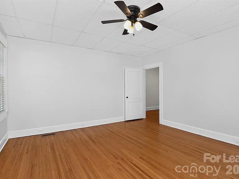 912 S York St — Photo 13
