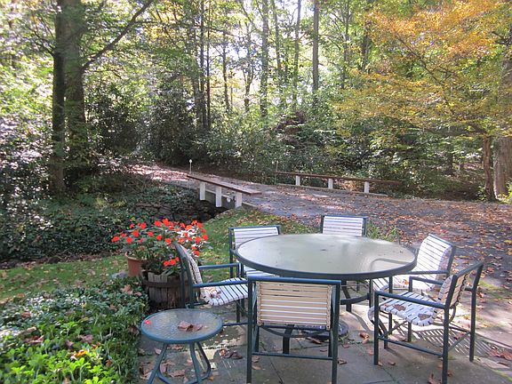4th image of 160 Hillair Cir