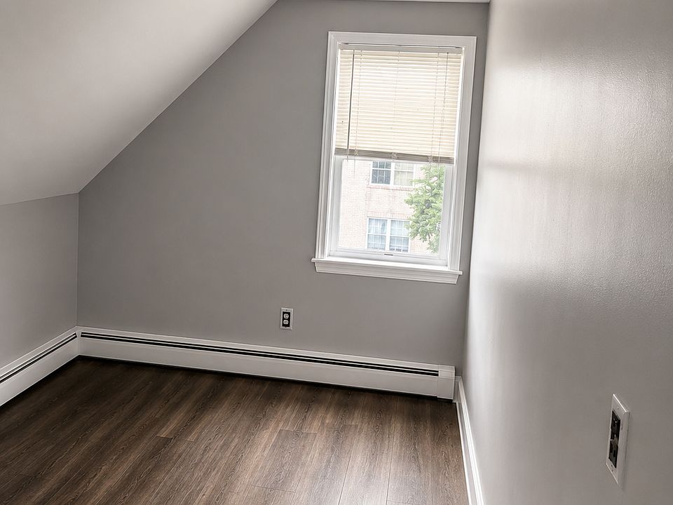 2nd image of 280 S 6th St Floor 3