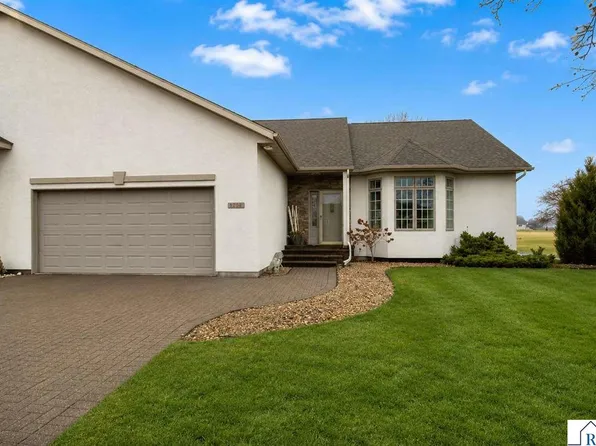 2142 Arlington Ln, North Mankato, MN 56003