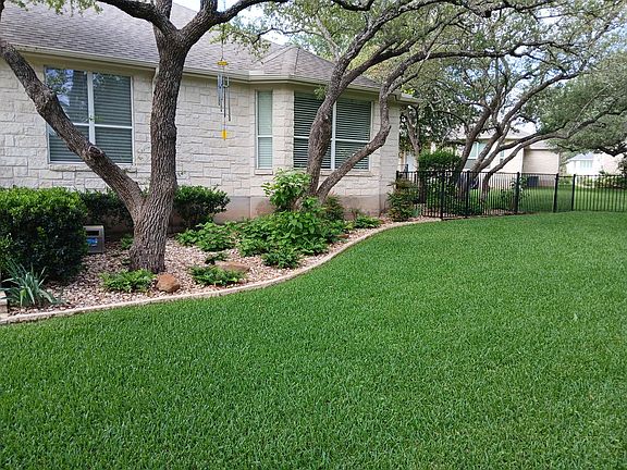 3rd image of 416 Brazos Dr