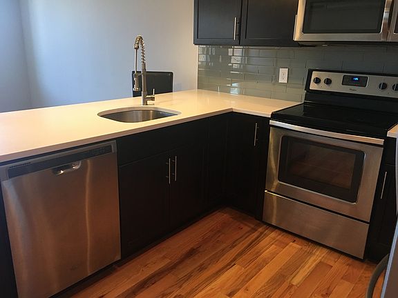 2nd image of 2007 N Hope St Unit 305