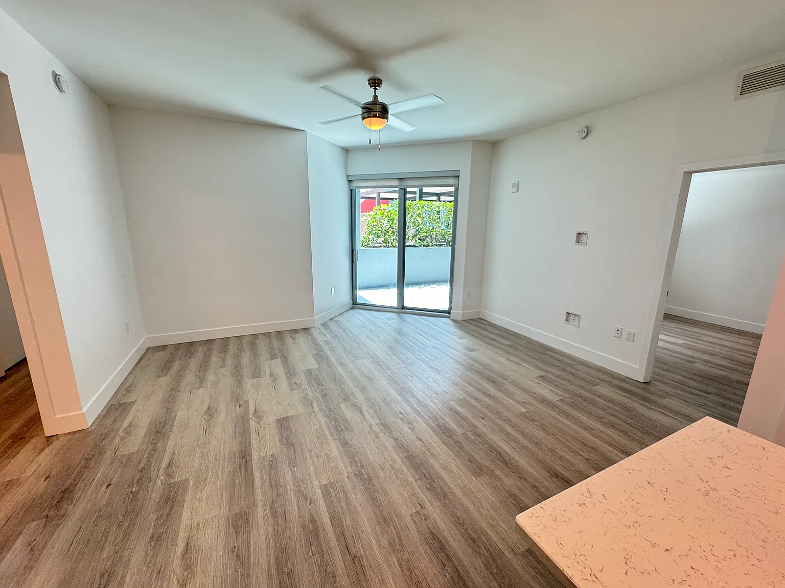 2 bed, 1070 sqft, $3,050 — Photo 4