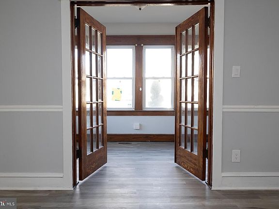 4th image of 2117 Scovel Ave