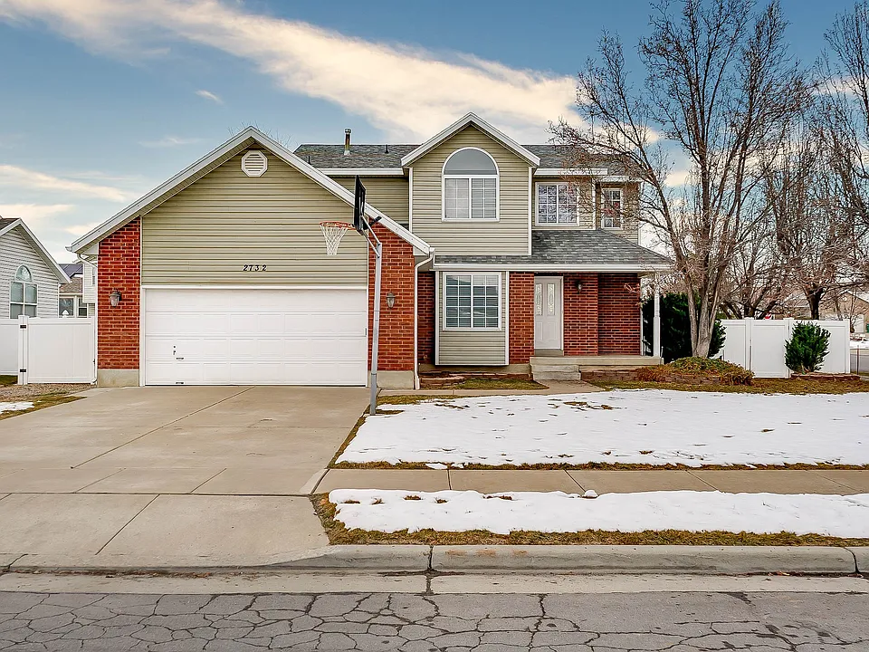 2732 W 1425 N