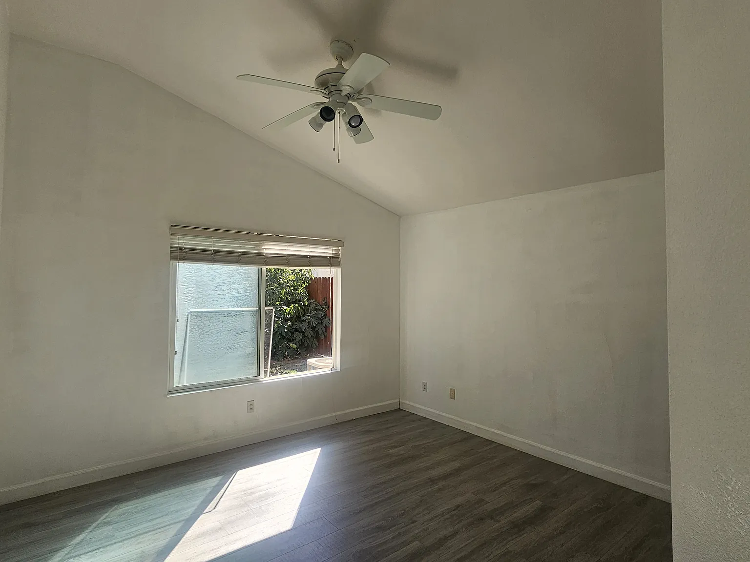 4 bed, 1600 sqft, $2,550 — Photo 3