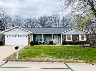 737 Carriage Trail Dr, O'Fallon, MO 63368