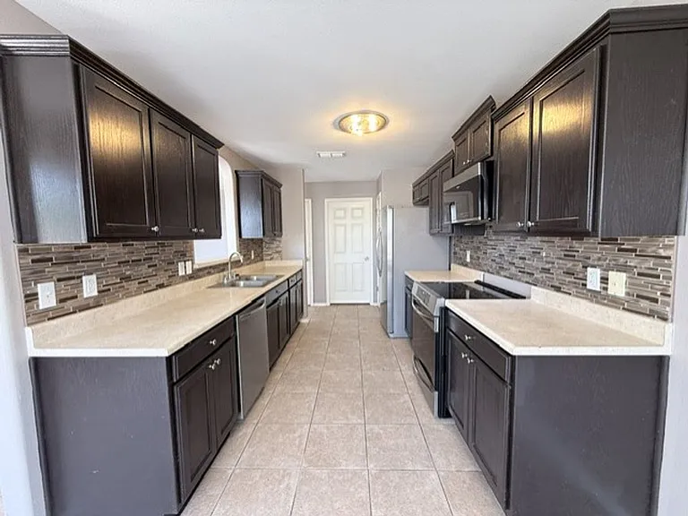 17525 Rock Port Rd — Photo 10