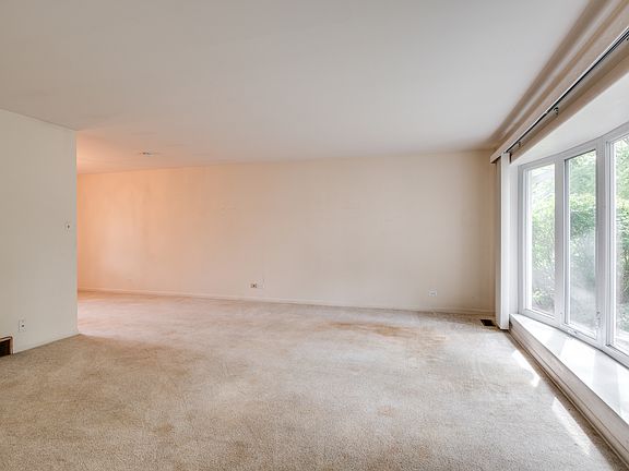 4th image of 513 N Strieff Ln