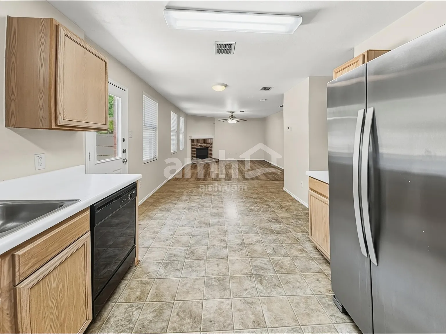 3 bed, 2.5 bath, 2354 sqft, $2,510 — Photo 4