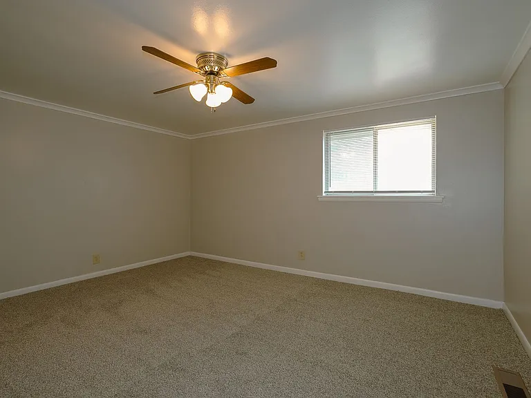 1401-1403 S Frisco Ave — Photo 35