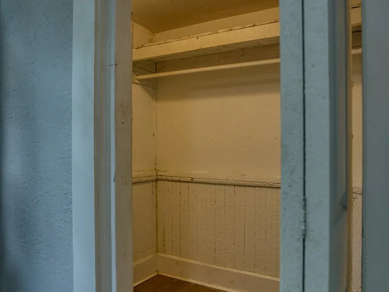 1140 Newton Ave S #C — Photo 7