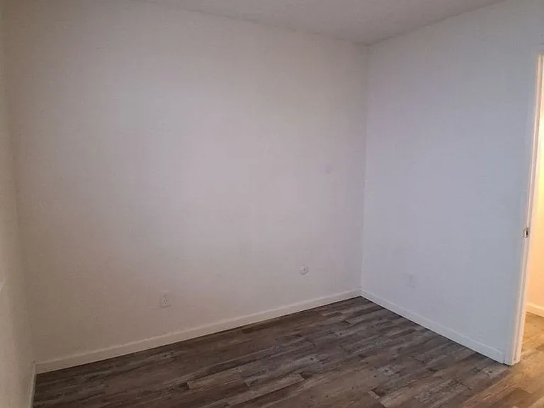 2068 W Magill Ave — Photo 9