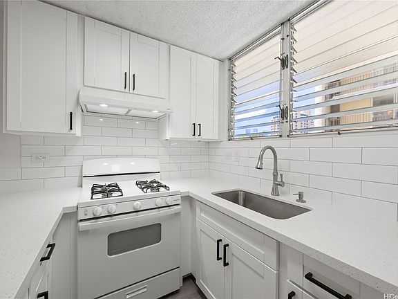 5th image of 1122 Kinau St APT 405