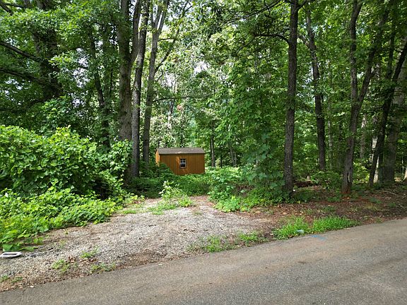 2nd image of 105 Right Fork Rd